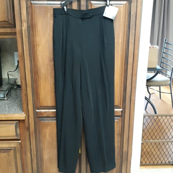 Liz Claiborne - Picture 1 of 4